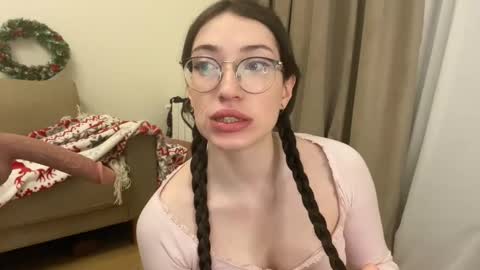 Kelly online show from December 21, 2025, 5:42 pm