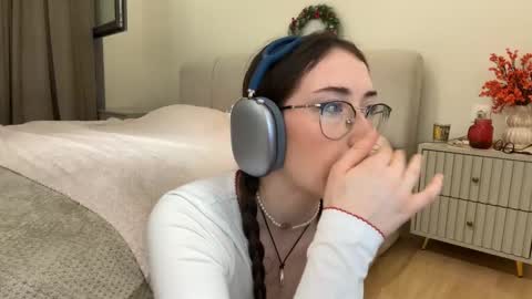 Snapshot of kellyberry__ chatting on February 27, 2026, 5:24 pm Kelly online show from February 27, 2026, 5:24 pm