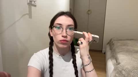 Snapshot of kellyberry__ chatting on March 10, 2026, 6:02 pm Kelly online show from March 10, 2026, 6:02 pm