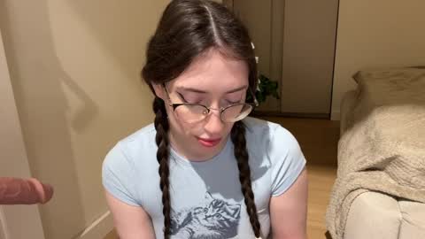 Snapshot of kellyberry__ chatting on April 8, 2026, 6:19 pm Kelly online show from April 8, 2026, 6:19 pm