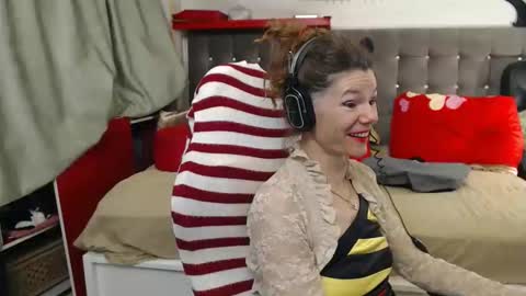 kelly online show from November 9, 2025, 10:30 pm