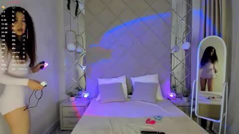 kellyy_bern online show from February 2, 2026, 1:04 am