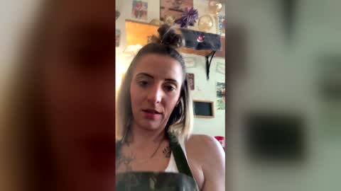 kellyy_marieee13 online show from May 4, 2026, 12:23 pm