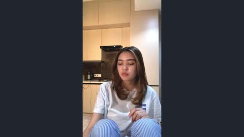 Snapshot of kelsiefeger chatting on April 15, 2026, 7:58 pm Luna online show from April 15, 2026, 7:58 pm