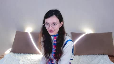 Kelsirabenold online show from May 7, 2026, 5:24 am