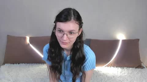 Kelsirabenold online show from May 10, 2026, 5:01 am