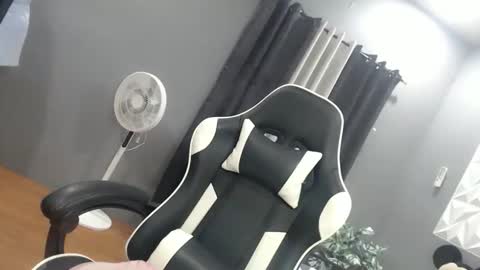 Snapshot of kemdallicious12 chatting on October 29, 2025, 12:35 am kimmy online show from October 29, 2025, 12:35 am