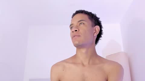 Julian Rivera   online show from September 21, 2025, 12:18 pm