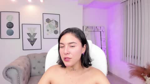 Snapshot of kendaall_jenner chatting on January 8, 2025, 4:12 am Kendall Jenner online show from January 8, 2025, 4:12 am