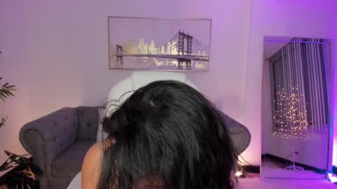 Snapshot of kendaall_jenner chatting on January 16, 2025, 1:37 am Kendall Jenner online show from January 16, 2025, 1:37 am