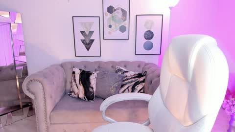 Snapshot of kendaall_jenner chatting on January 23, 2025, 5:56 am Kendall Jenner online show from January 23, 2025, 5:56 am