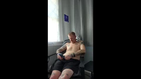 kendall21978 online show from April 19, 2026, 6:43 pm