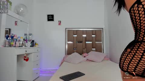 Kendall ewers online show from November 7, 2025, 12:10 am