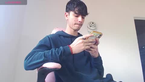 Snapshot of kendall_ros chatting on October 15, 2025, 4:18 pm kendall ross online show from October 15, 2025, 4:18 pm