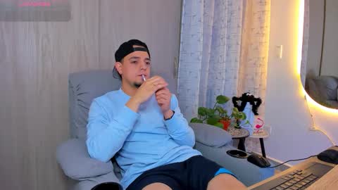 Snapshot of kendel_dimitri chatting on October 15, 2025, 5:18 am kendel_dimitri online show from October 15, 2025, 5:18 am