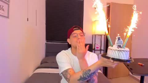 Snapshot of kendel_dimitri chatting on April 17, 2026, 4:37 am kendel_dimitri online show from April 17, 2026, 4:37 am
