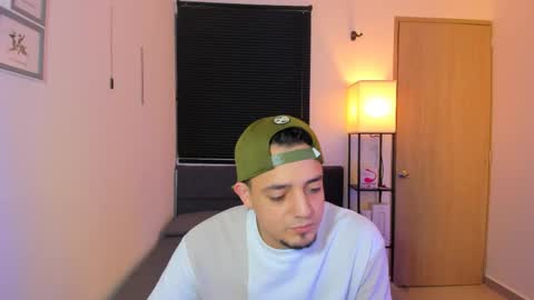 Snapshot of kendel_dimitri chatting on April 21, 2026, 5:03 am kendel_dimitri online show from April 21, 2026, 5:03 am
