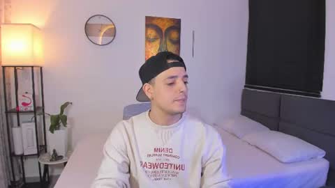 kendel_dimitri online show from June 30, 2026, 5:41 am