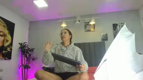 Kendra London online show from June 15, 2026, 11:12 am