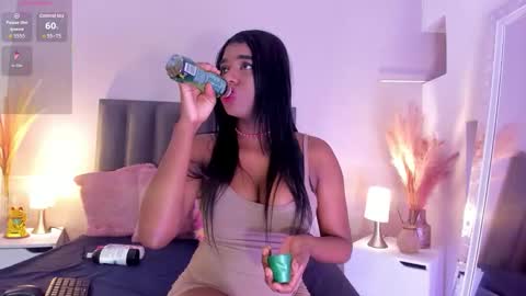 kendrachavez_ online show from November 28, 2025, 9:39 pm