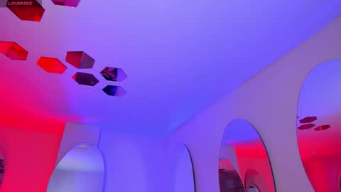  K E N D R A  online show from March 18, 2026, 4:26 am