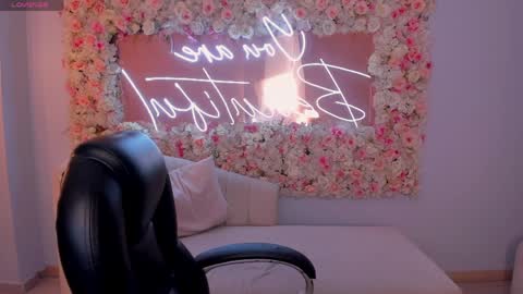  K E N D R A  online show from April 2, 2026, 2:42 am