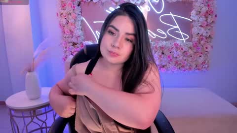  K E N D R A  online show from April 3, 2026, 2:31 am