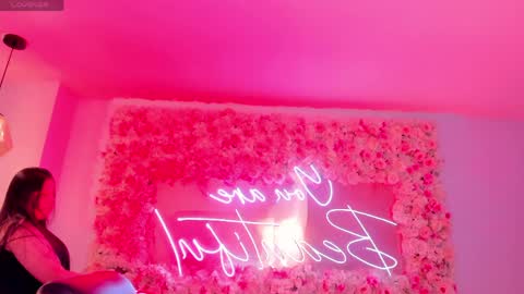  K E N D R A  online show from April 4, 2026, 2:43 am