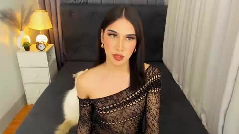 Kendra online show from March 5, 2025, 2:01 pm