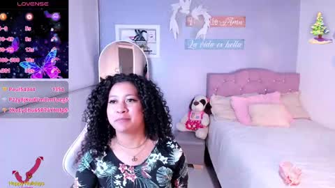 Snapshot of kenia_thompson01 chatting on December 3, 2024, 12:35 am  01  online show from December 3, 2024, 12:35 am