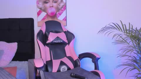 Snapshot of kenia_thompson01 chatting on October 13, 2025, 7:25 pm  01  online show from October 13, 2025, 7:25 pm