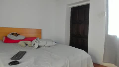 Kenia online show from March 12, 2026, 7:53 pm