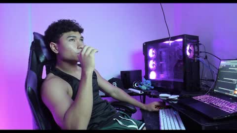 Snapshot of kenji_azura chatting on October 28, 2025, 7:34 am kenji online show from October 28, 2025, 7:34 am