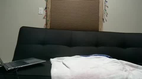 Snapshot of kenluca chatting on January 4, 2025, 10:02 pm Kenluca online show from January 4, 2025, 10:02 pm