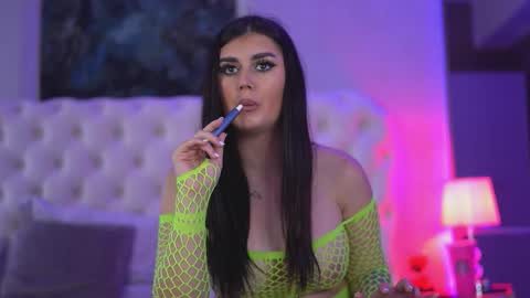 Kendra online show from November 4, 2025, 3:44 pm