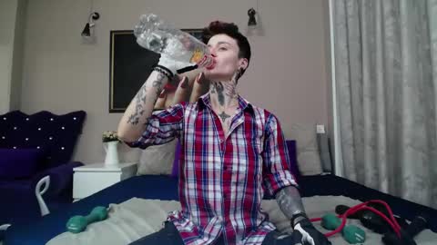 Snapshot of kennyvibe chatting on April 18, 2026, 3:27 pm kennyvibe online show from April 18, 2026, 3:27 pm