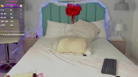 kentha_mitchells online show from December 15, 2024, 4:59 pm