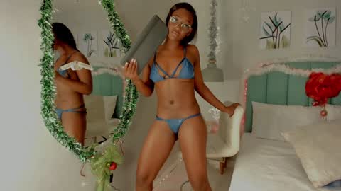 kentha_mitchells online show from December 18, 2024, 1:45 pm