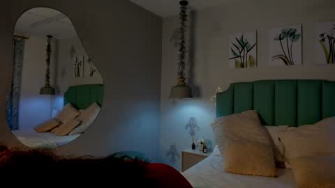 kentha_mitchells online show from February 1, 2025, 10:26 am