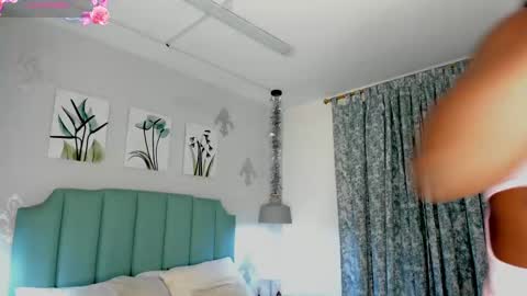 kentha_mitchells online show from February 11, 2025, 10:37 am