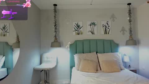 kentha_mitchells online show from February 13, 2025, 9:51 am