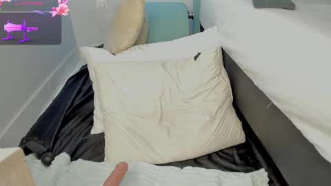 kentha_mitchells online show from February 15, 2025, 2:11 pm
