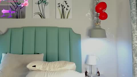 kentha_mitchells online show from February 16, 2025, 4:10 pm
