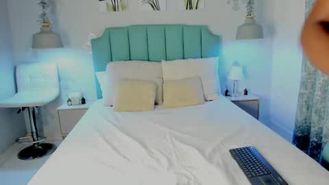 kentha_mitchells online show from February 27, 2025, 10:15 am