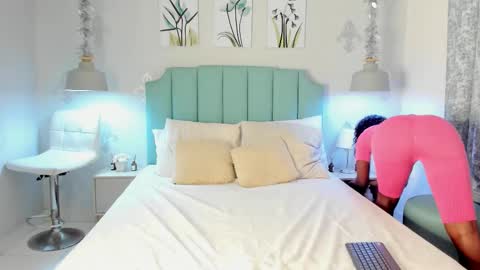 kentha_mitchells online show from March 1, 2025, 10:13 am