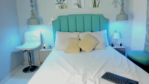 kentha_mitchells online show from March 5, 2025, 10:33 am