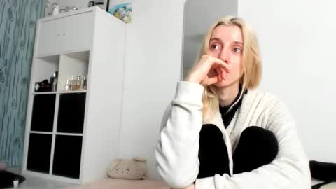 Kenzie online show from September 21, 2025, 1:35 pm