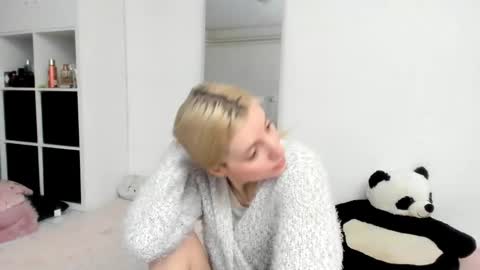 Snapshot of kenziedawton chatting on March 8, 2026, 2:54 pm Kenzie online show from March 8, 2026, 2:54 pm