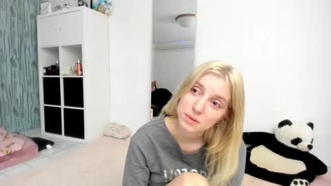 Snapshot of kenziedawton chatting on March 22, 2026, 2:42 pm Kenzie online show from March 22, 2026, 2:42 pm