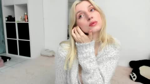 Snapshot of kenziedawton chatting on April 1, 2026, 6:38 pm Kenzie online show from April 1, 2026, 6:38 pm